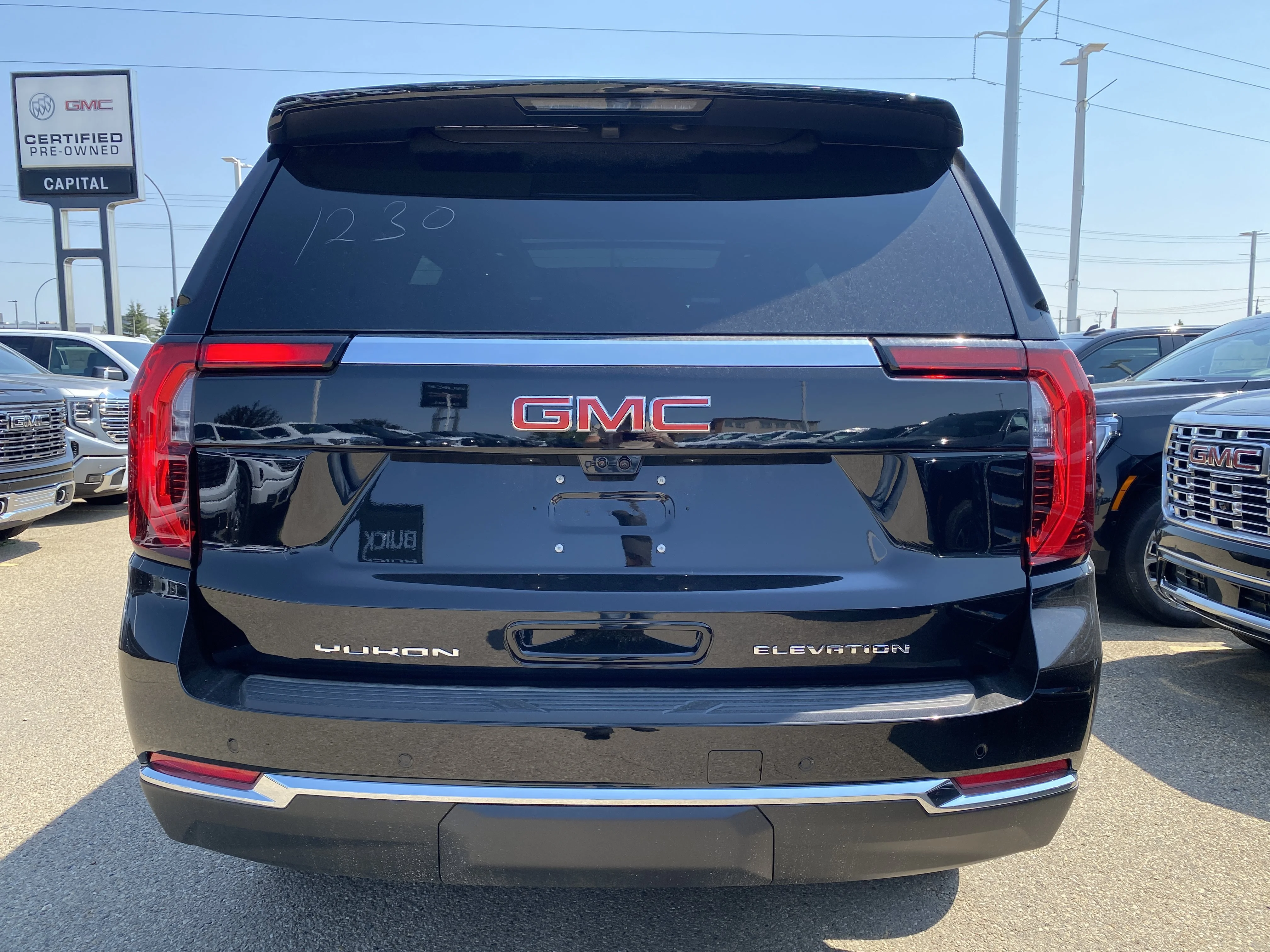 New 2026 ONYX BLACK GMC Elevation image 5