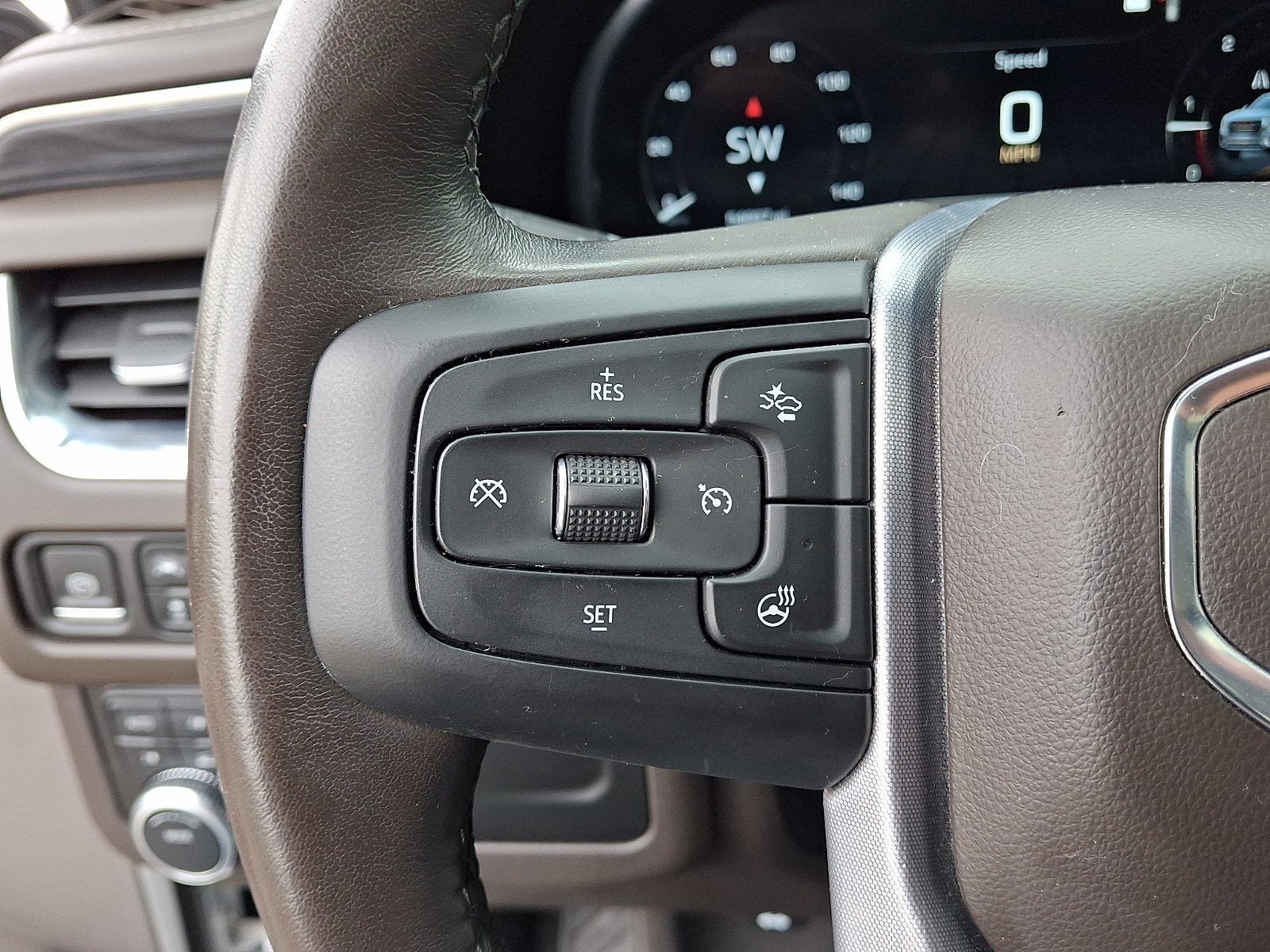 Used 2022 White Frost Tricoat - G1W GMC 4WD SLT image 22