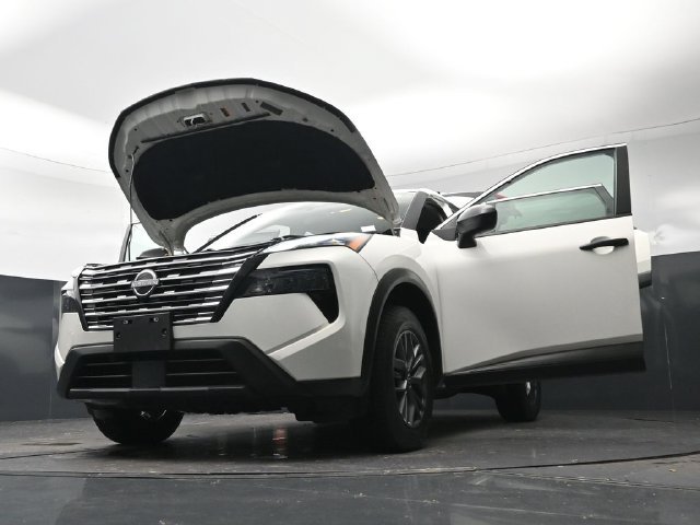 Used 2024 Glacier White Nissan S image 34