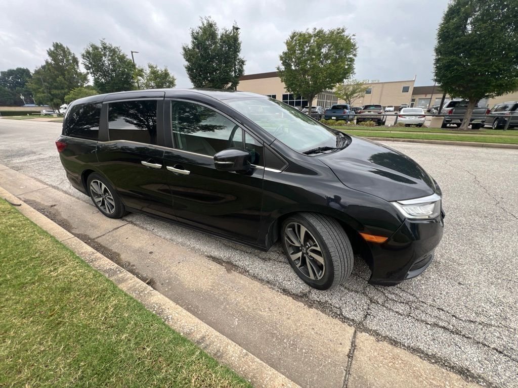 Used 2021  Honda Touring image 2