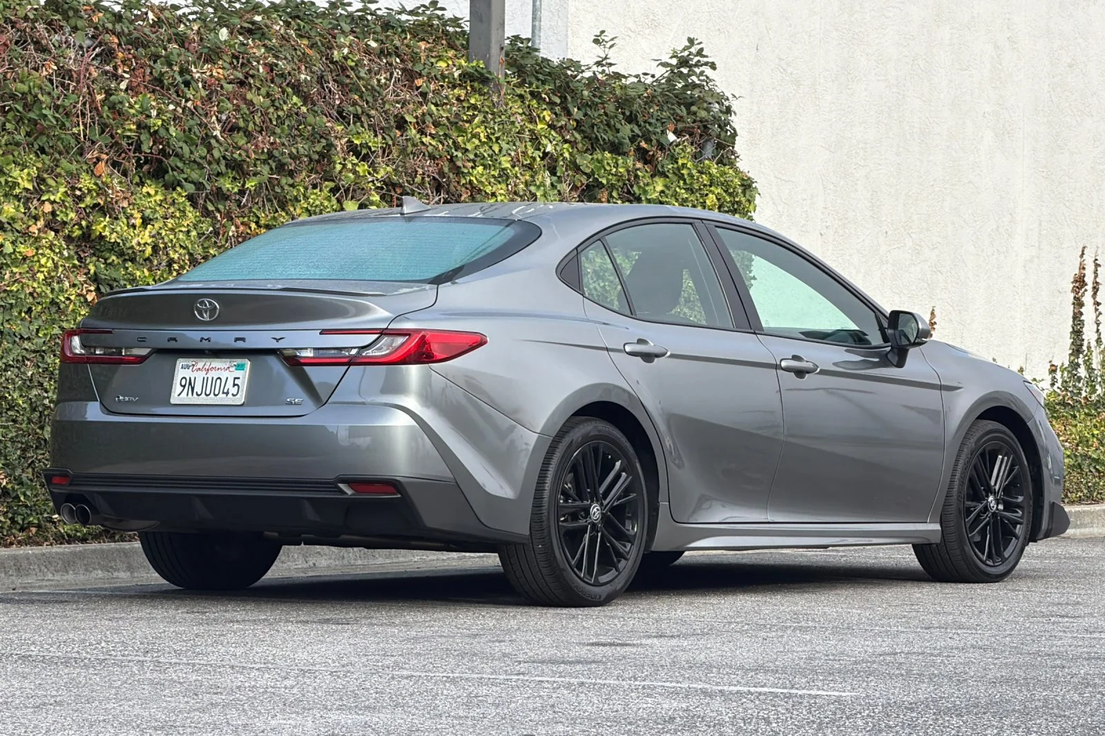 Used 2025  Toyota SE image 4