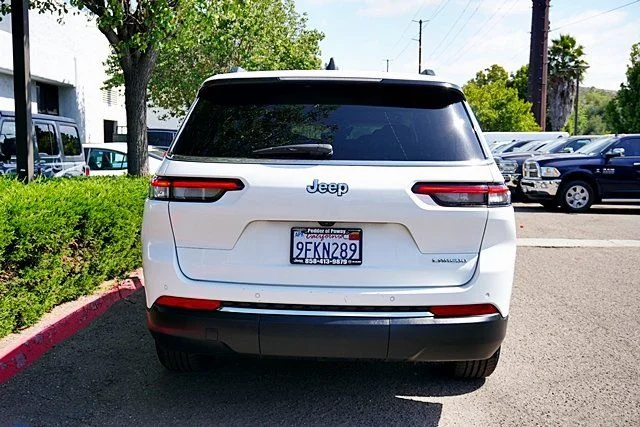 Used 2023 White Jeep Laredo image 8