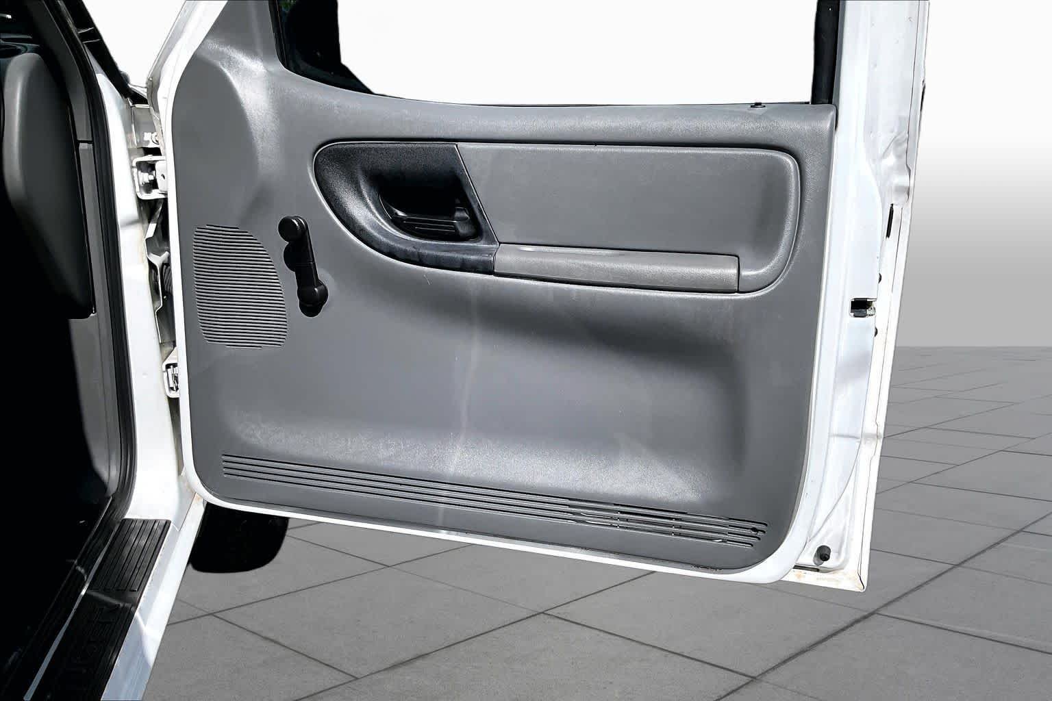 Used 2011 Oxford White Ford XL image 24