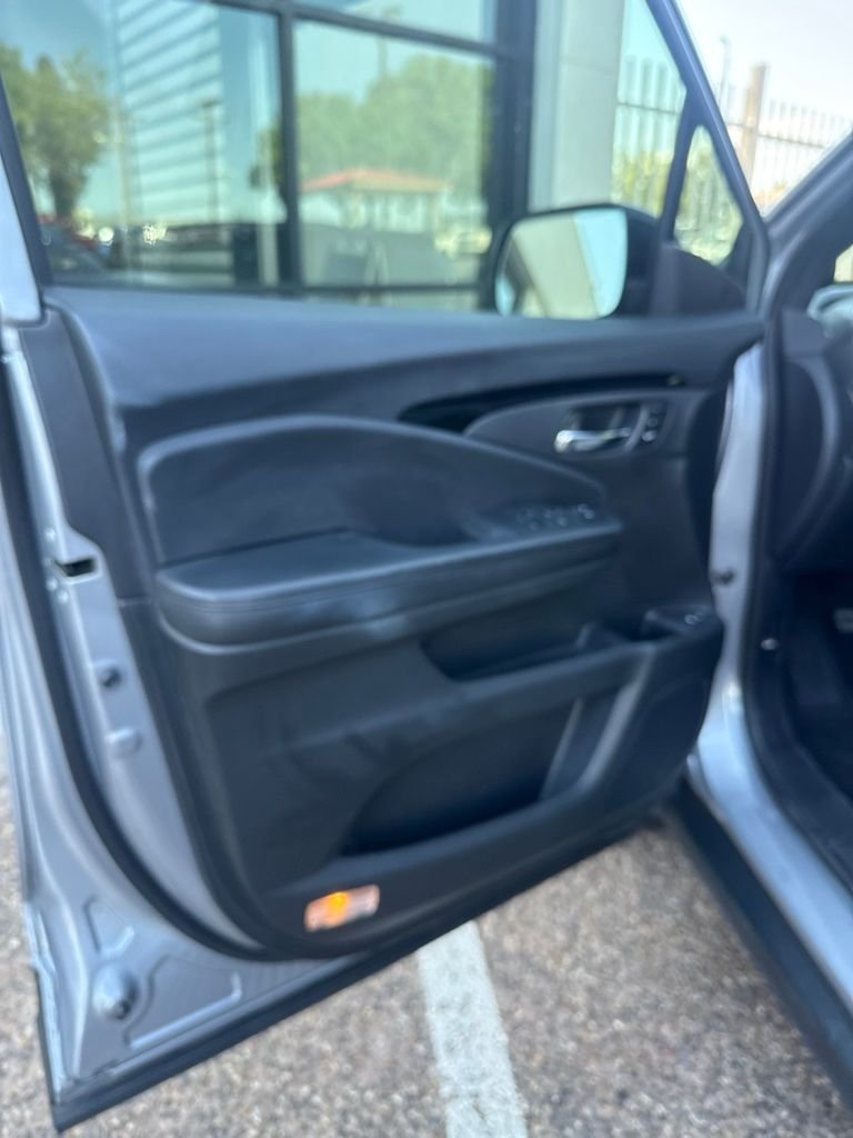 Used 2019 Gray Honda Elite image 13