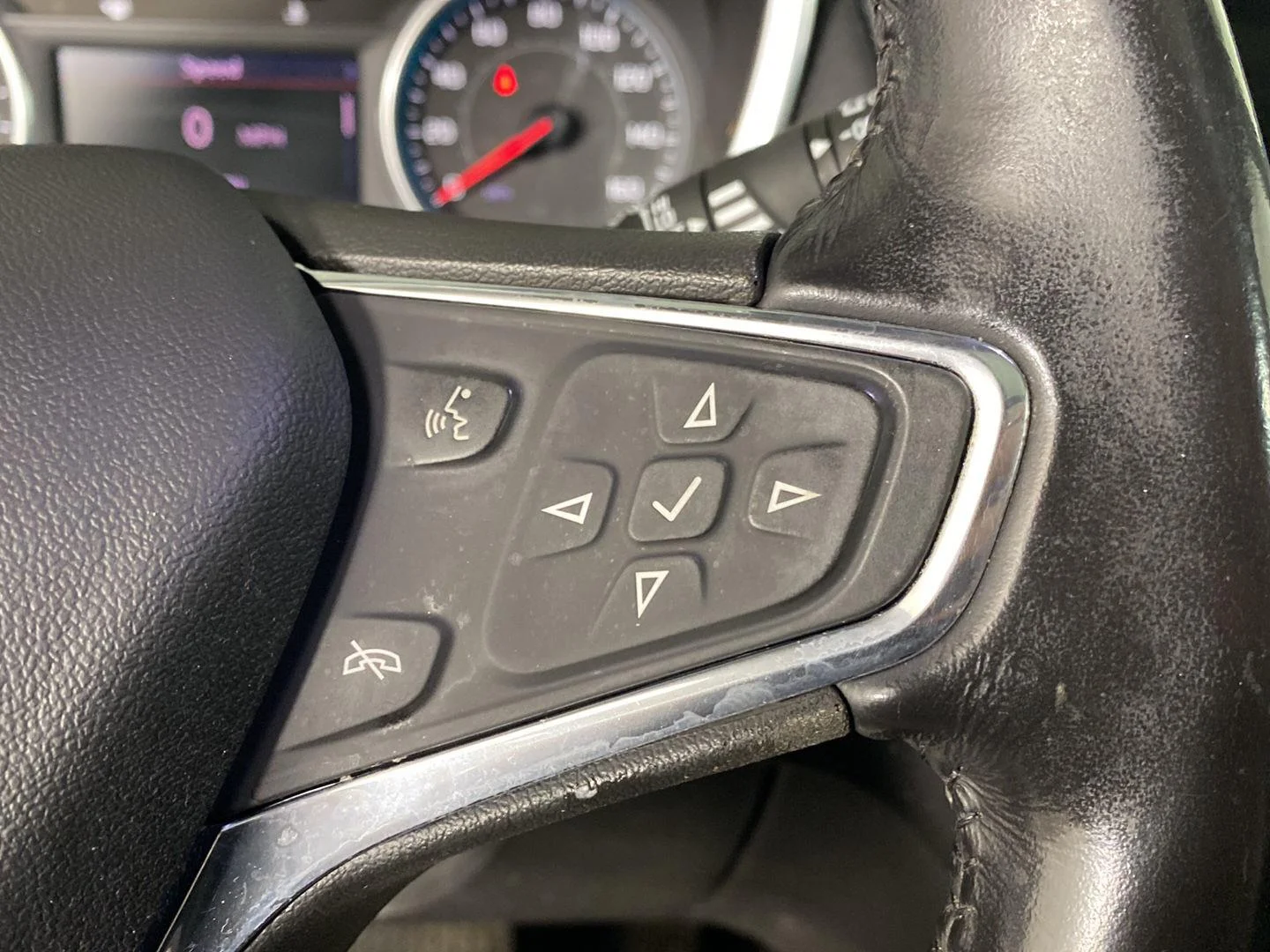 Used 2019 Iridescent Pearl Tricoat Chevrolet LT image 24