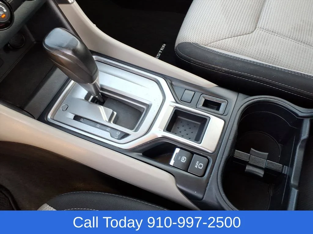 Used 2023 White Subaru  image 20