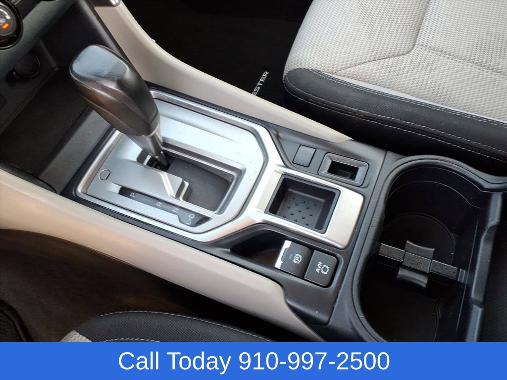 Used 2023 White Subaru  image 20