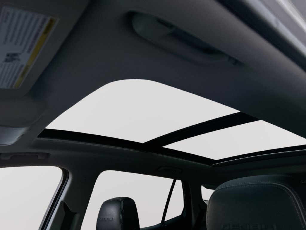 Used 2019 Silver GMC Denali image 23