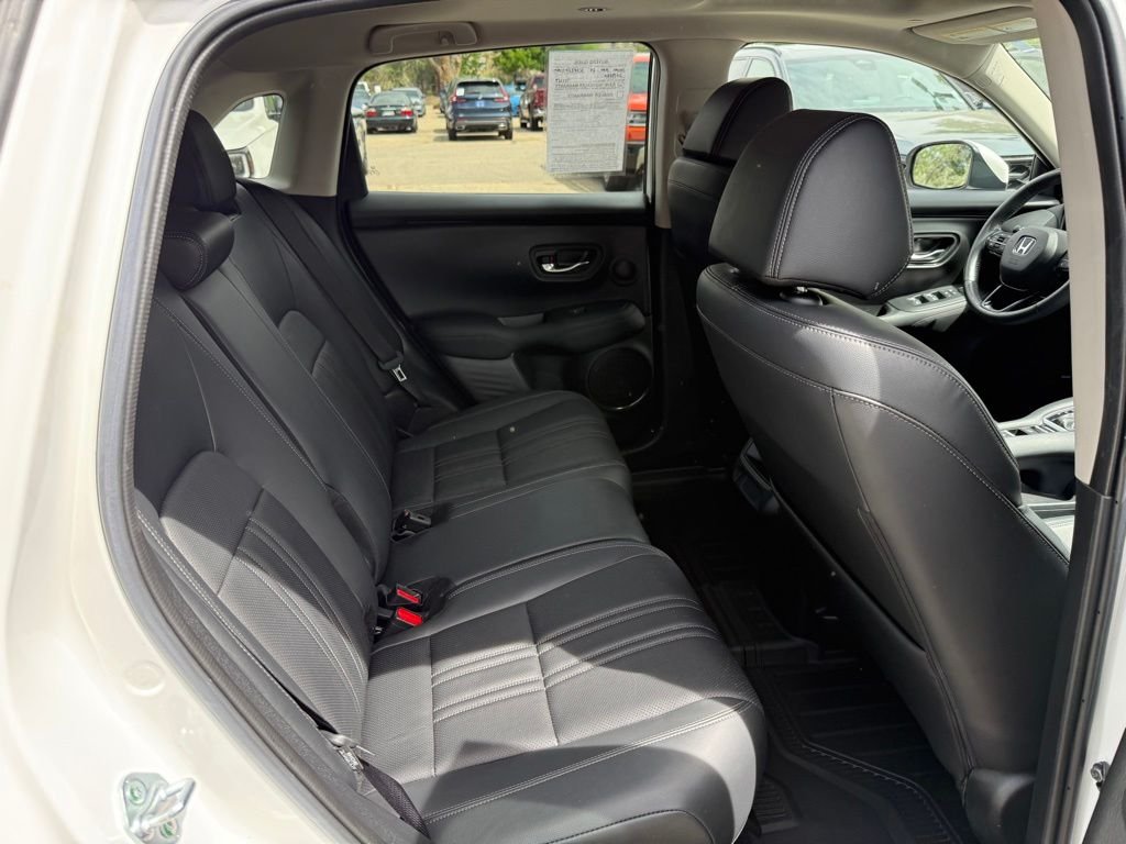 Used 2024 Platinum White Pearl Honda EX-L image 16