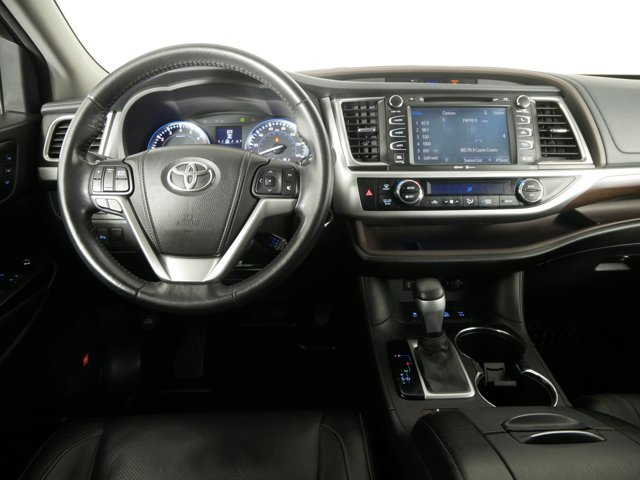 Used 2015 Creme Brulee Mica Toyota Limited image 24