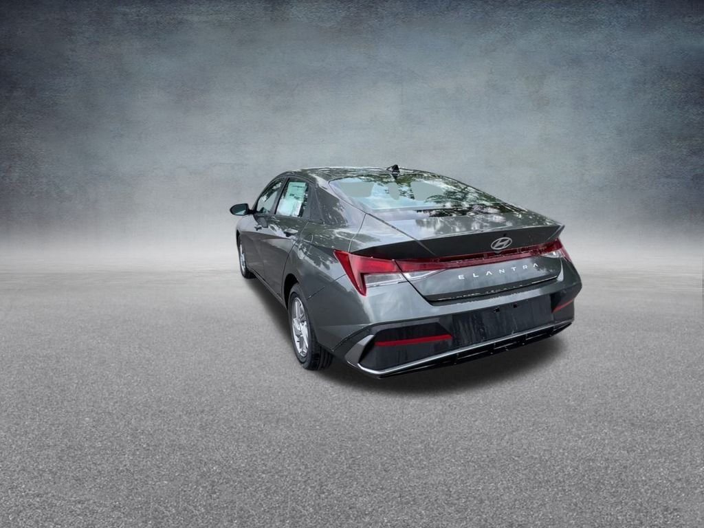 2025 Hyundai Elantra SE - Photo 19