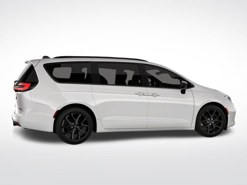 Used 2026 White Chrysler Limited image 4