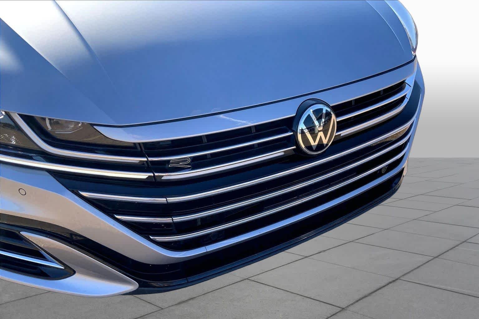 Used 2021 Pyrite Silver Metallic Volkswagen SEL R-Line image 30