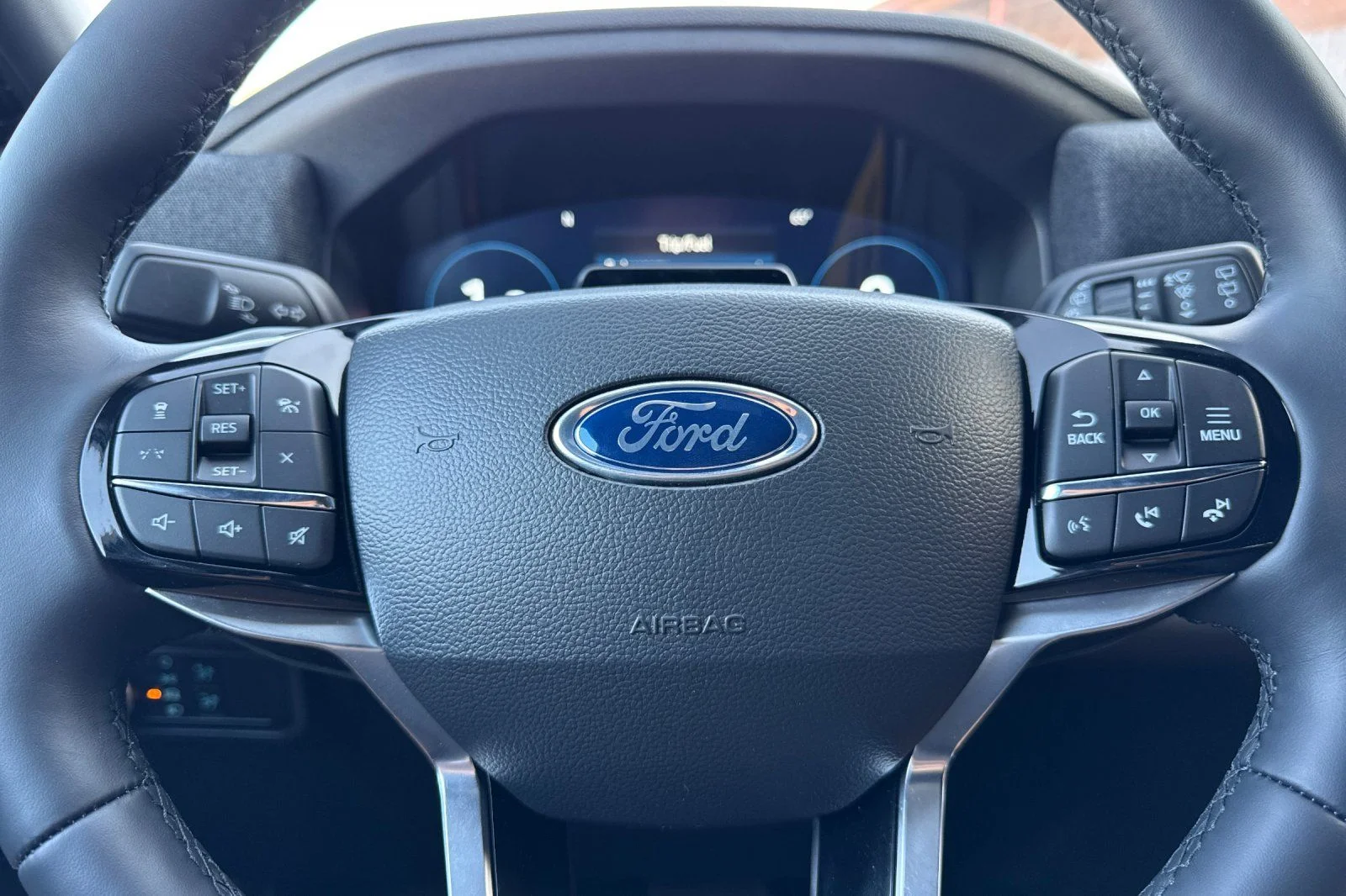 New 2027 Star White Metallic Tri-Coat Ford Platinum™ image 26