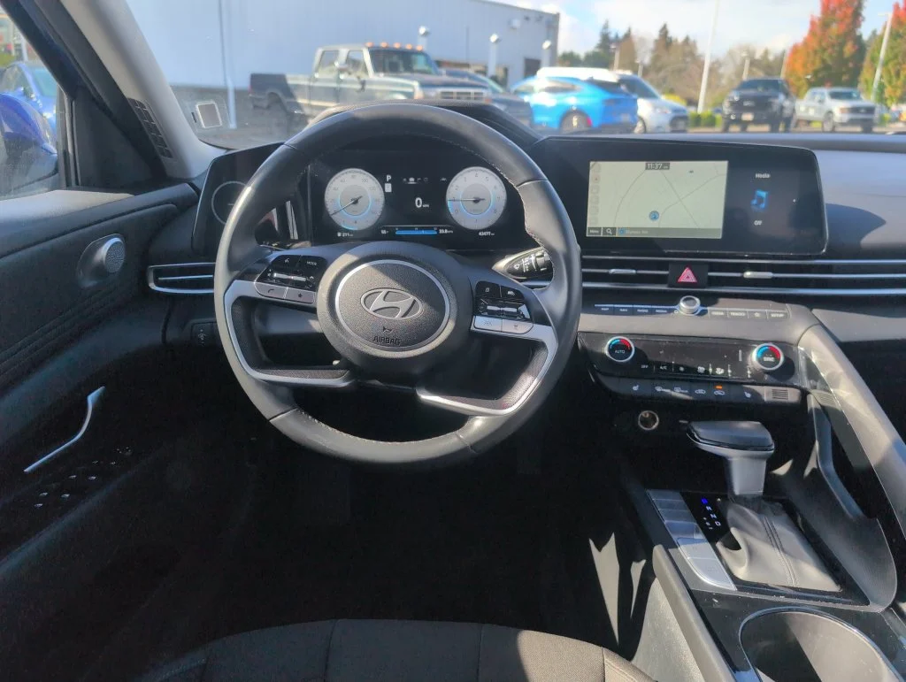 Certified Used 2025 Blue Hyundai SEL Convenience image 8