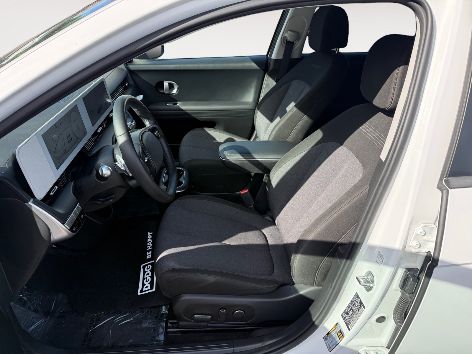 Used 2024 White Hyundai SEL image 10