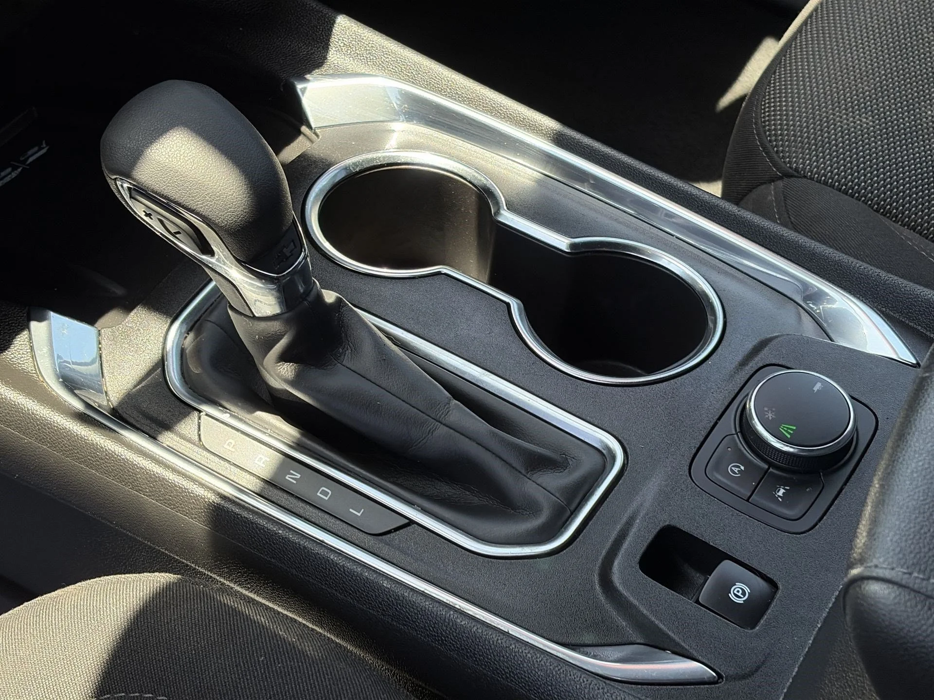 Used 2023 Summit White Chevrolet LT Cloth image 19