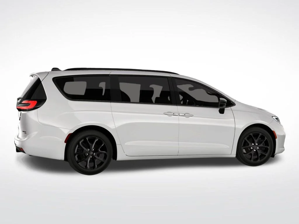 Used 2026 White Chrysler Limited image 4