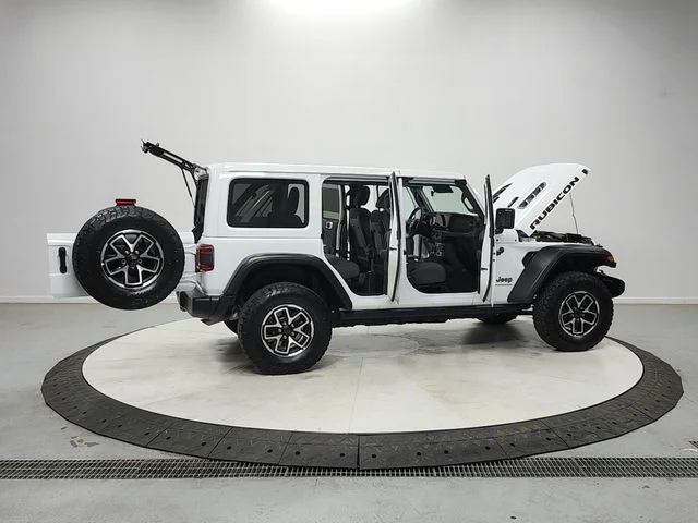 Used 2025 White/off-white Jeep Rubicon image 16