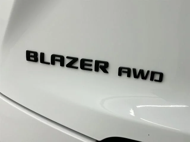 Used 2019 White Chevrolet RS image 40