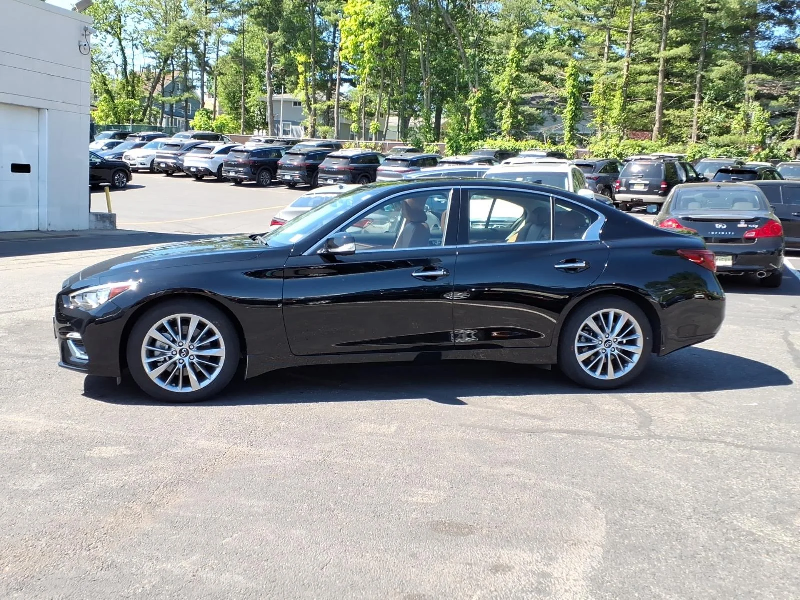 Certified Used 2023 Black INFINITI LUXE image 9