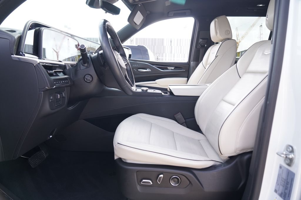 Used 2021 White Cadillac Sport image 10