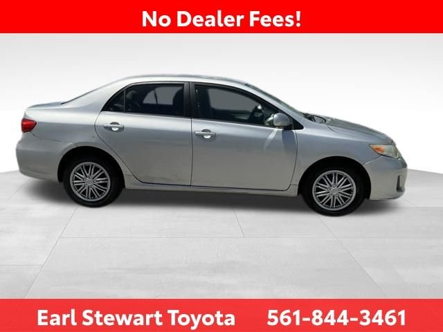 Used 2013 Silver Toyota LE image 3