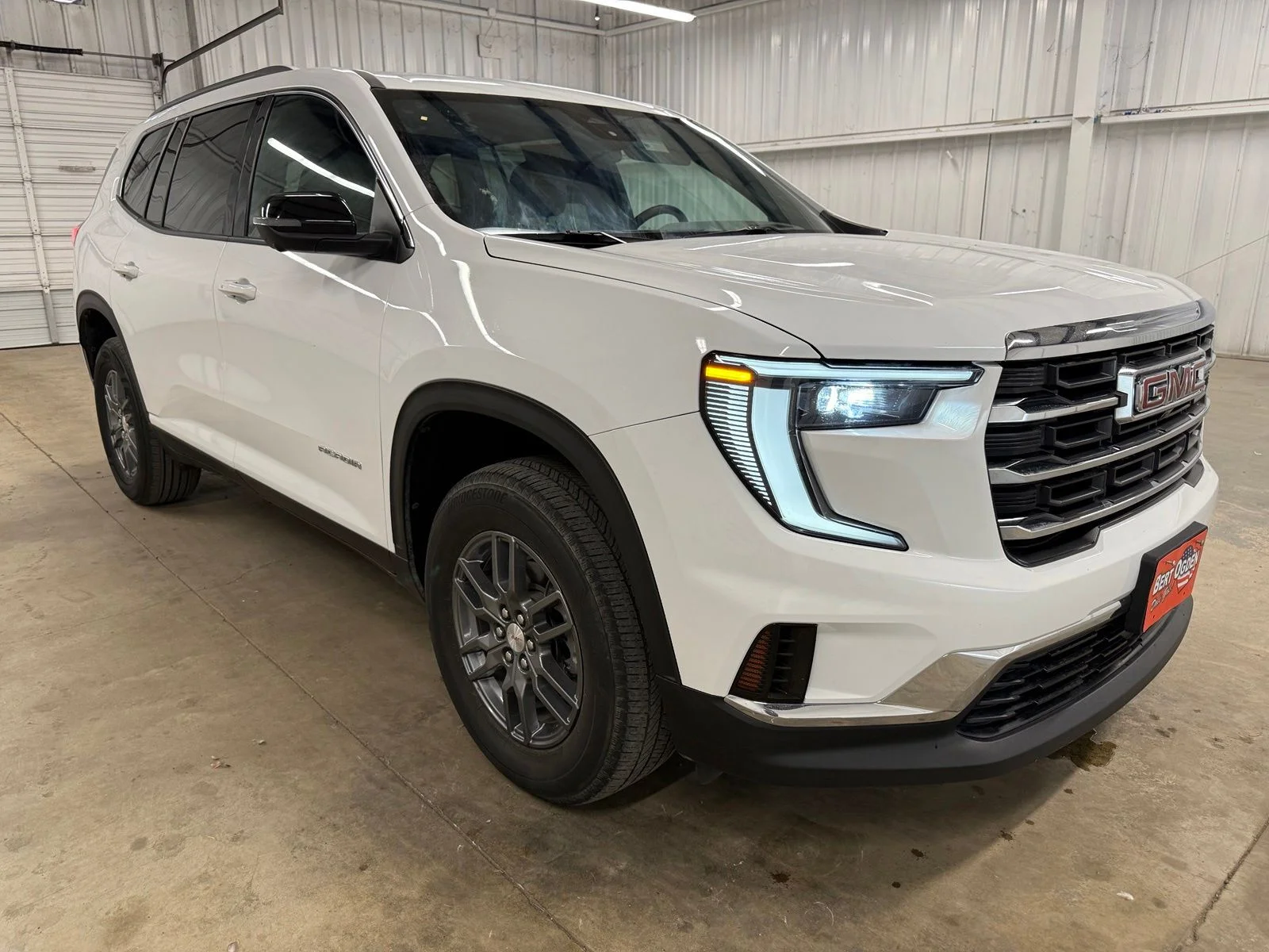 Used 2025 White GMC Elevation image 1