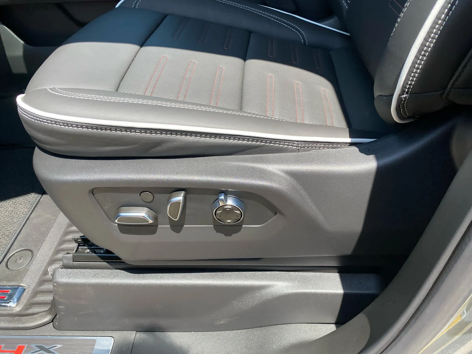 New 2026 Sterling Metallic GMC AT4X image 11