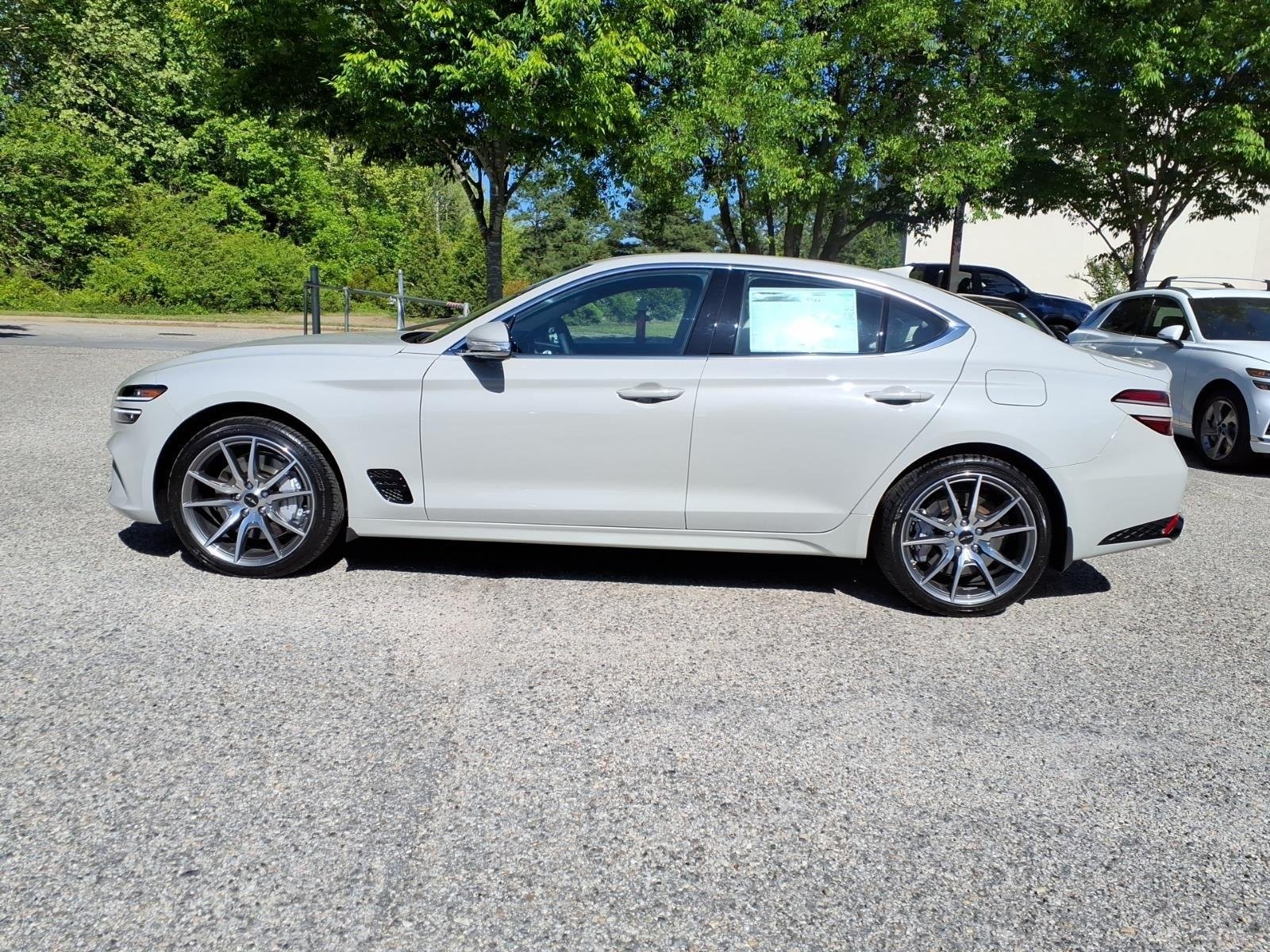 2026 GENESIS G70 Standard - Photo 9