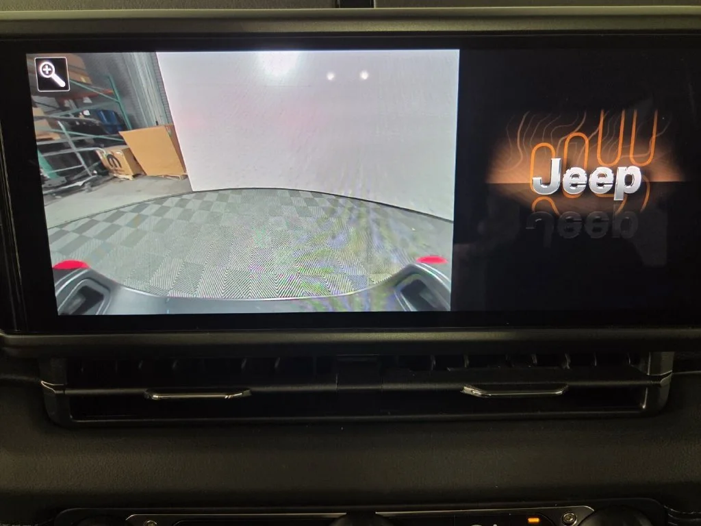 New 2026 Bright White Clear-Coat Exterior Paint Jeep Rubicon image 10
