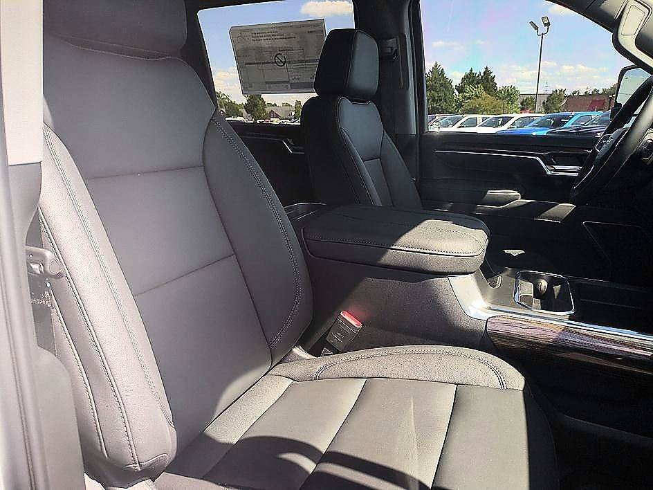 New 2026 Summit White Chevrolet LT image 31
