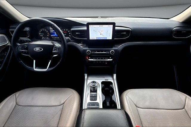 Used 2020 White Ford Limited image 9