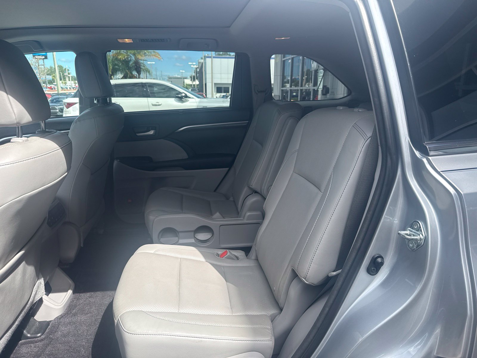 Used 2016 Silver Toyota Limited Platinum V6 image 9