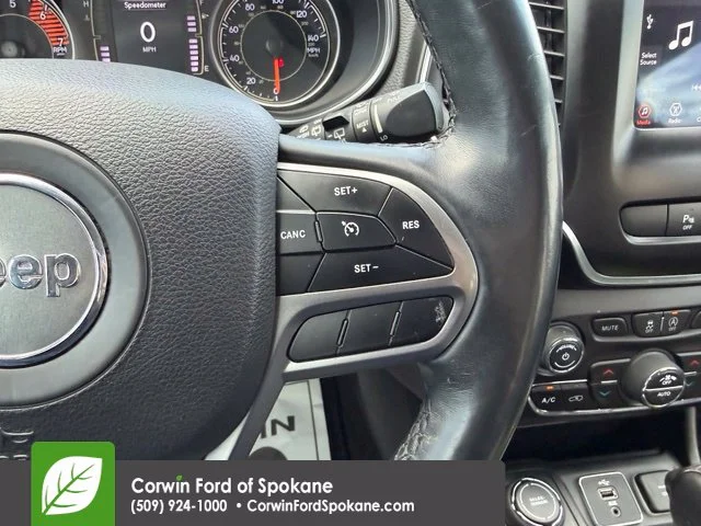 Used 2019 Granite Crystal Clearcoat Metallic Jeep Latitude Plus image 24