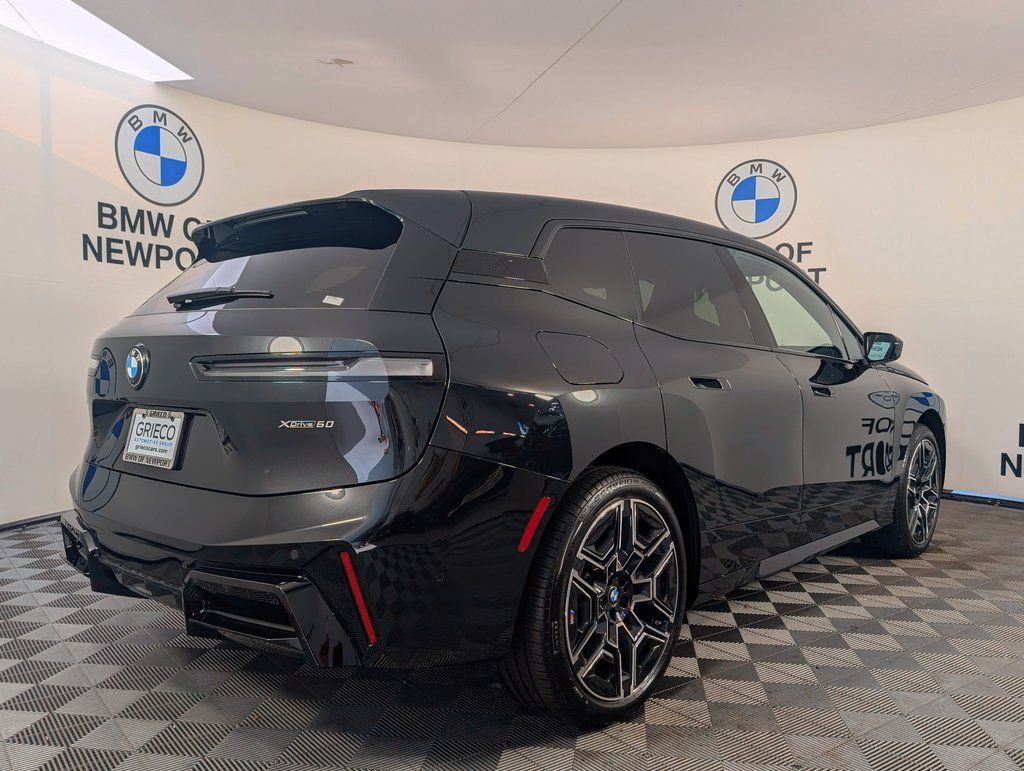 Used 2026 Black BMW xDrive60 image 6