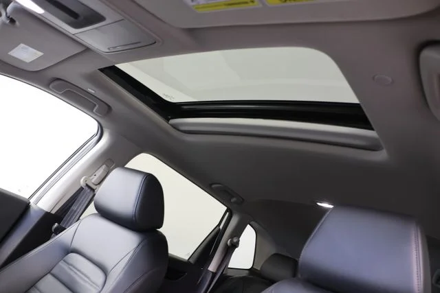 Certified Used 2025 White Honda EX-L image 19