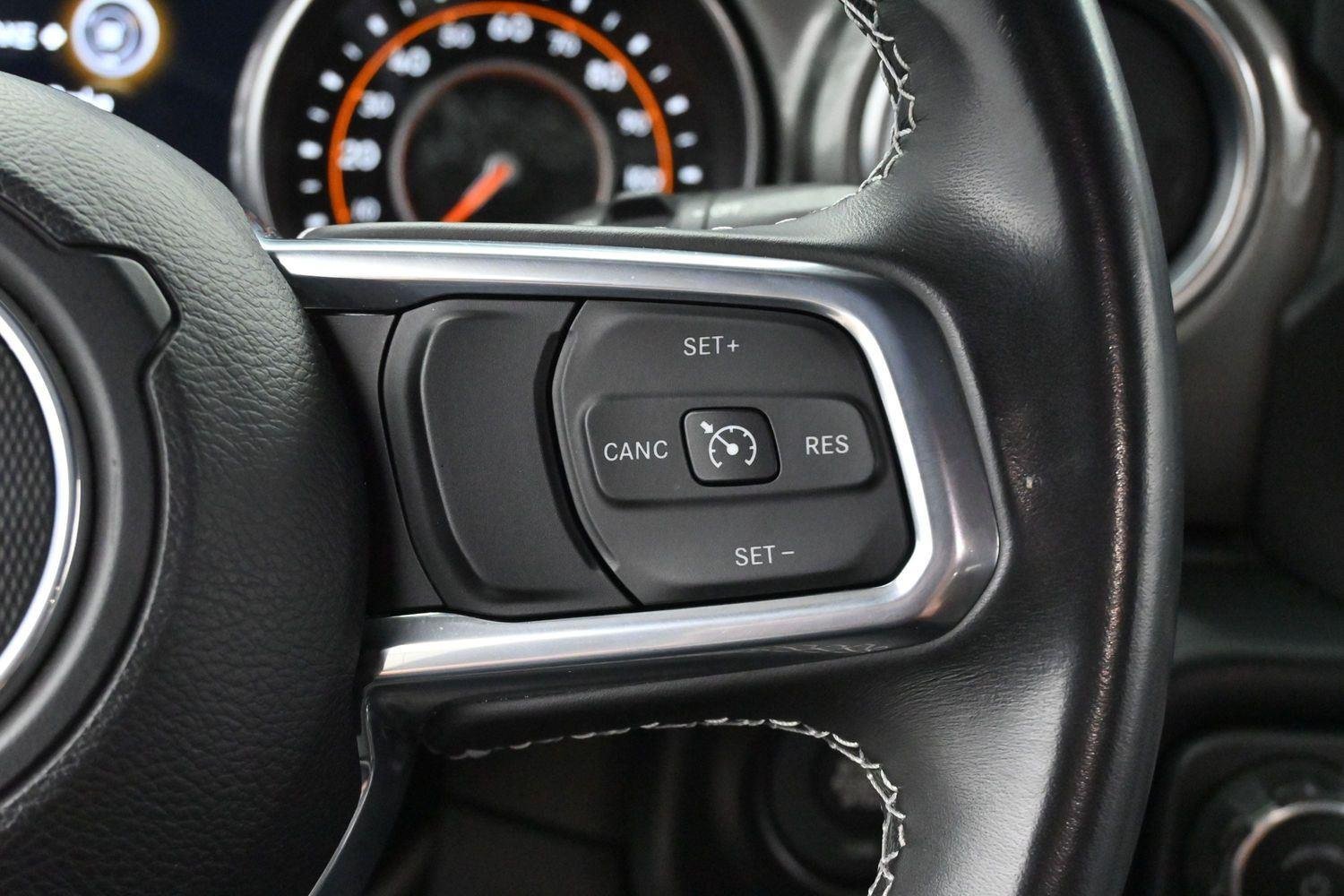 Used 2022 Bright White Clearcoat Jeep Unlimited Sahara image 18