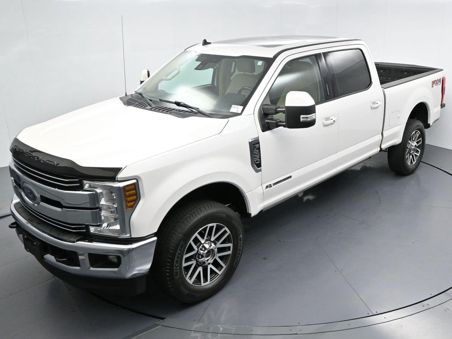 Used 2019 White Platinum Metallic Tri-Coat Ford Lariat image 40