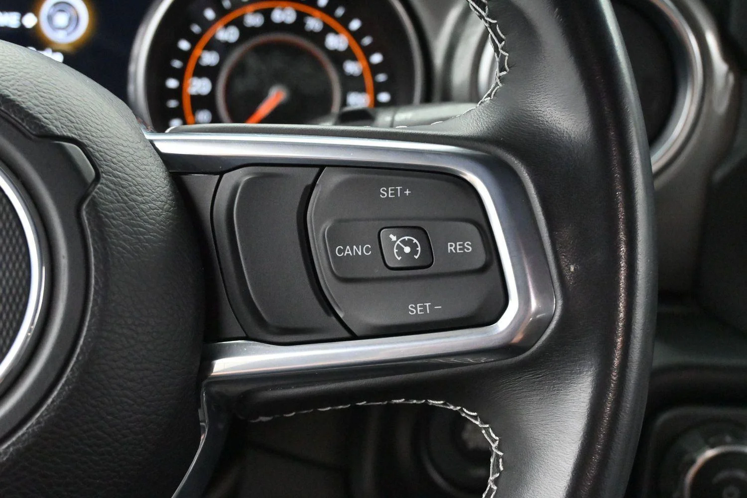 Used 2022 Bright White Clearcoat Jeep Unlimited Sahara image 18