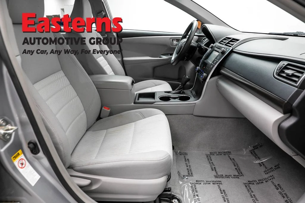Used 2015 Silver Toyota LE image 23