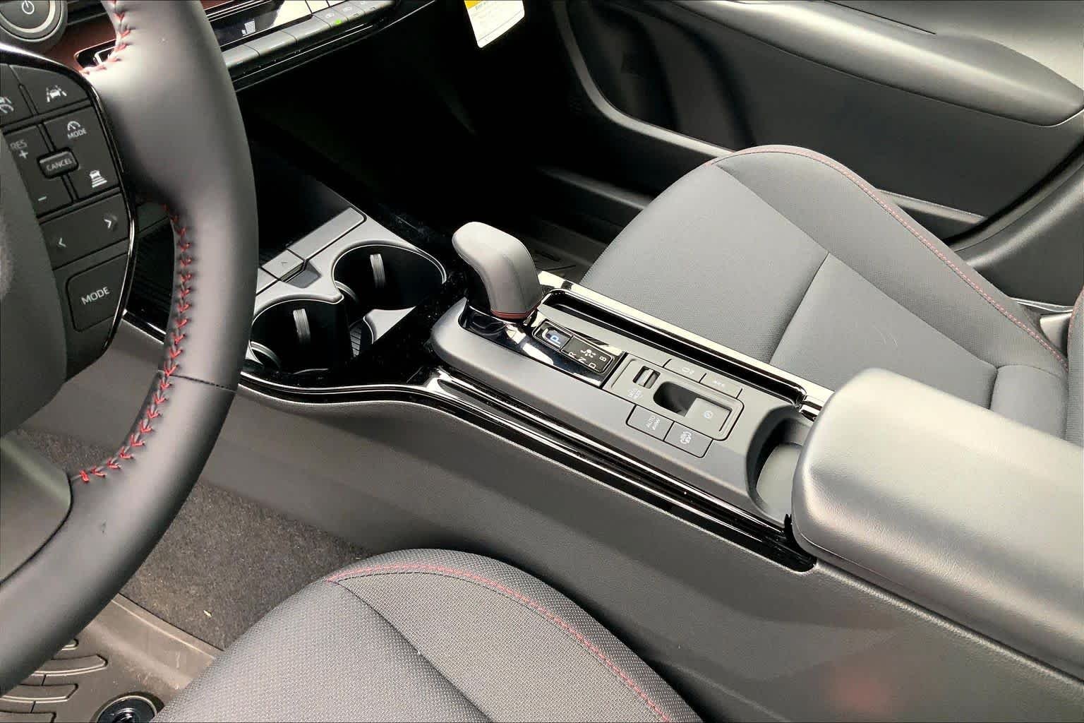 New 2026 Wind Chill Pearl Toyota SE image 7