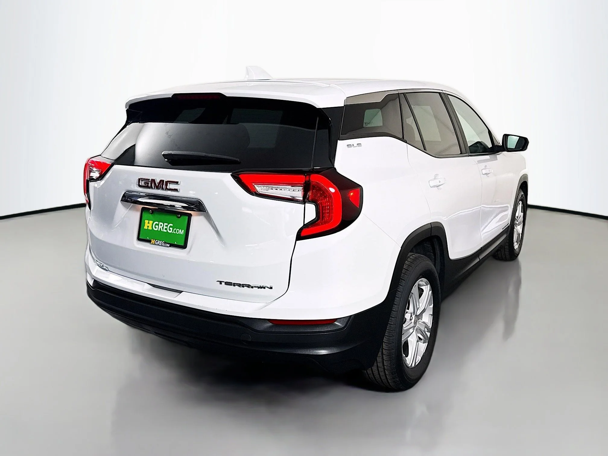 Used 2022 Summit White GMC SLE image 7