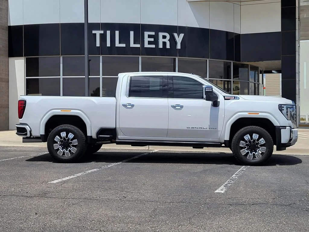 2024 GMC Sierra 4WD Crew Cab Standard Box Denali's photo