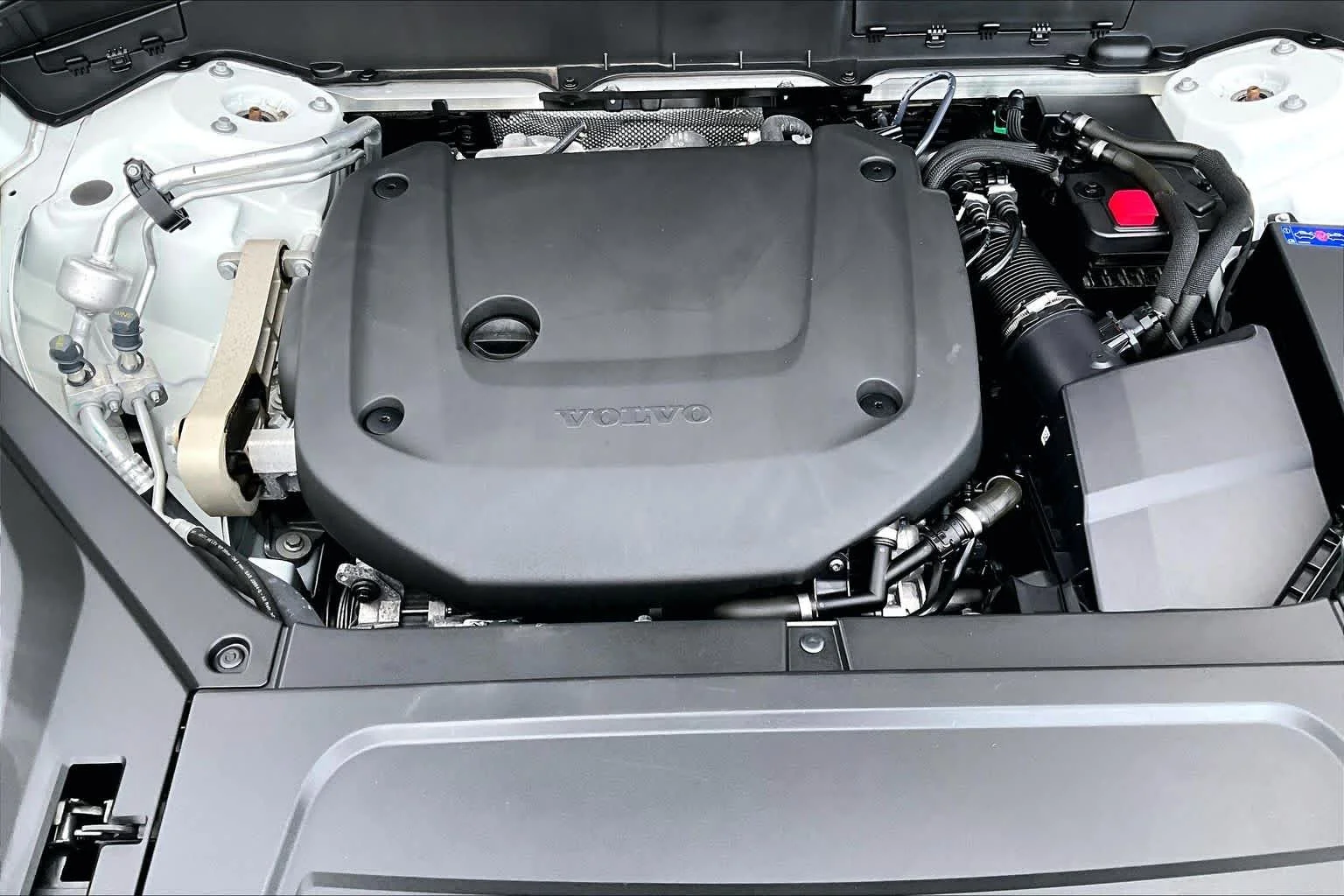 Certified Used 2023 Crystal White Volvo Plus image 31