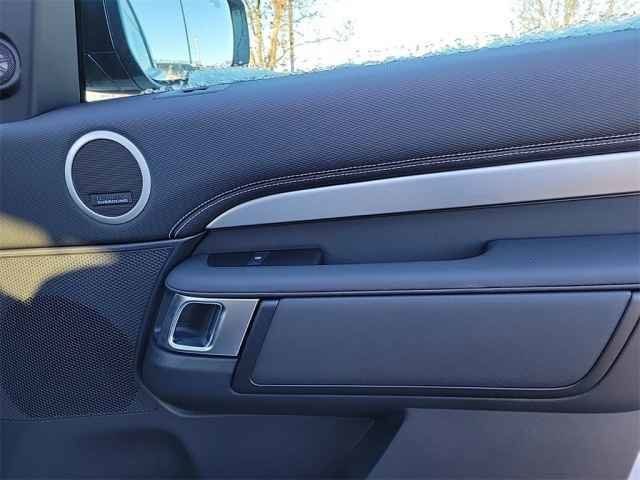 Used 2025 White Land Rover Dynamic se image 23
