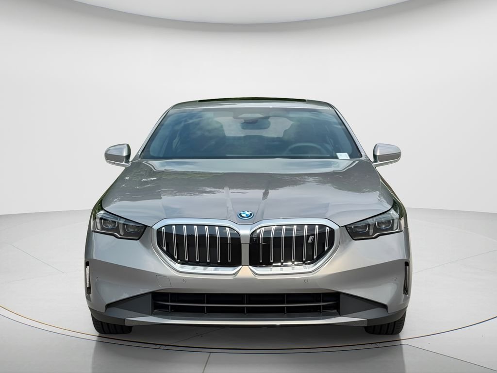 New 2027 Oxide Grey Metallic BMW xDrive40 image 2