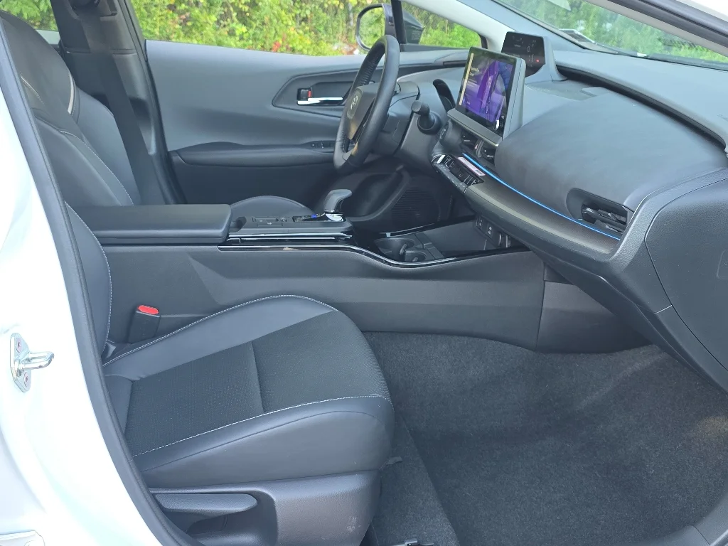 Used 2023 Wind Chill Pearl Toyota XLE image 22