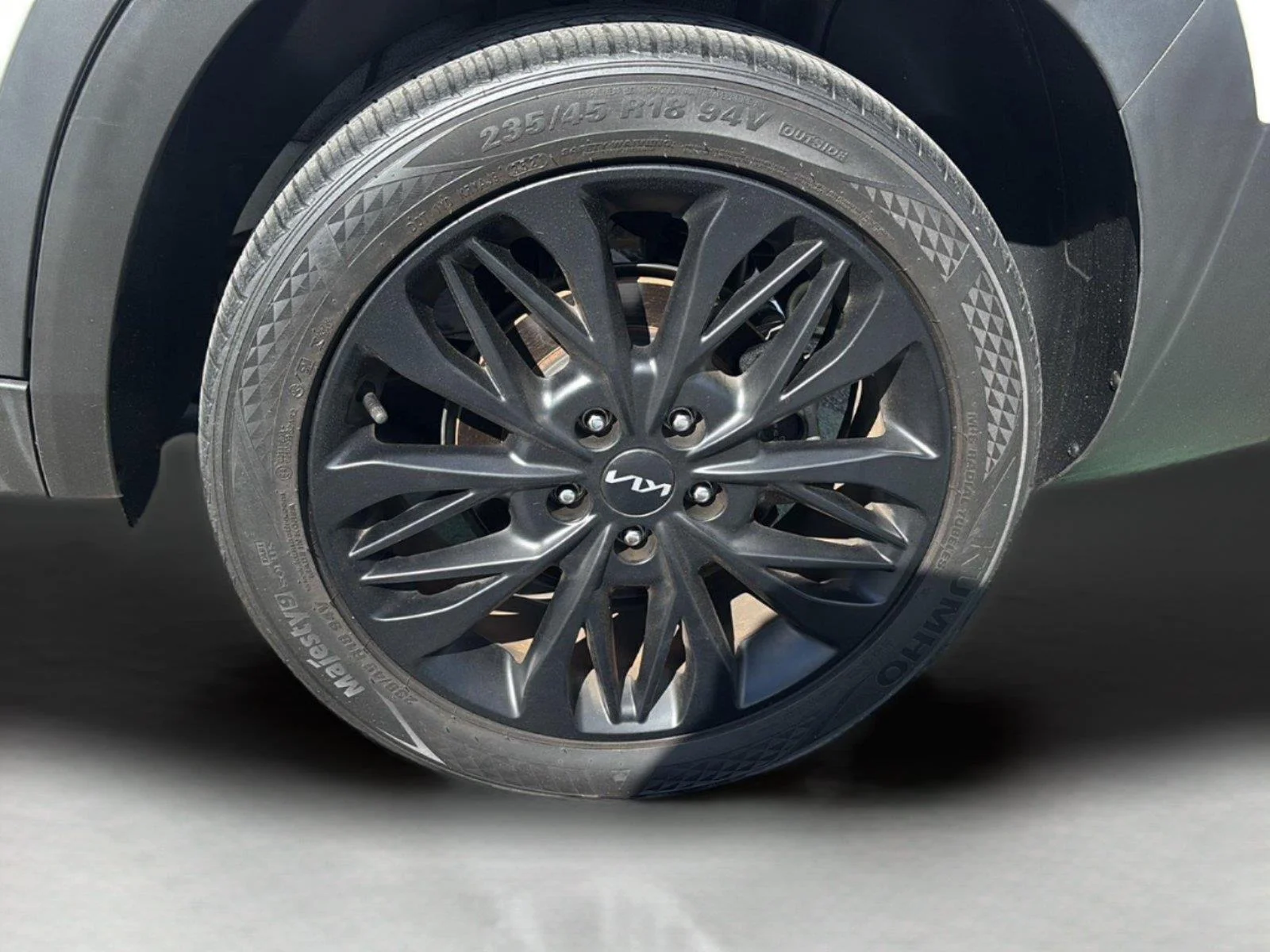Used 2022 Clear White/Black Roof Kia Nightfall image 36