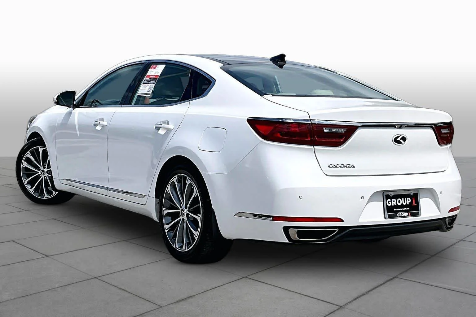 Used 2019 Snow White Pearl Kia Technology image 19